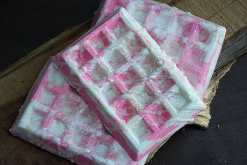 PINK PEPPERMINT BATH BOMB